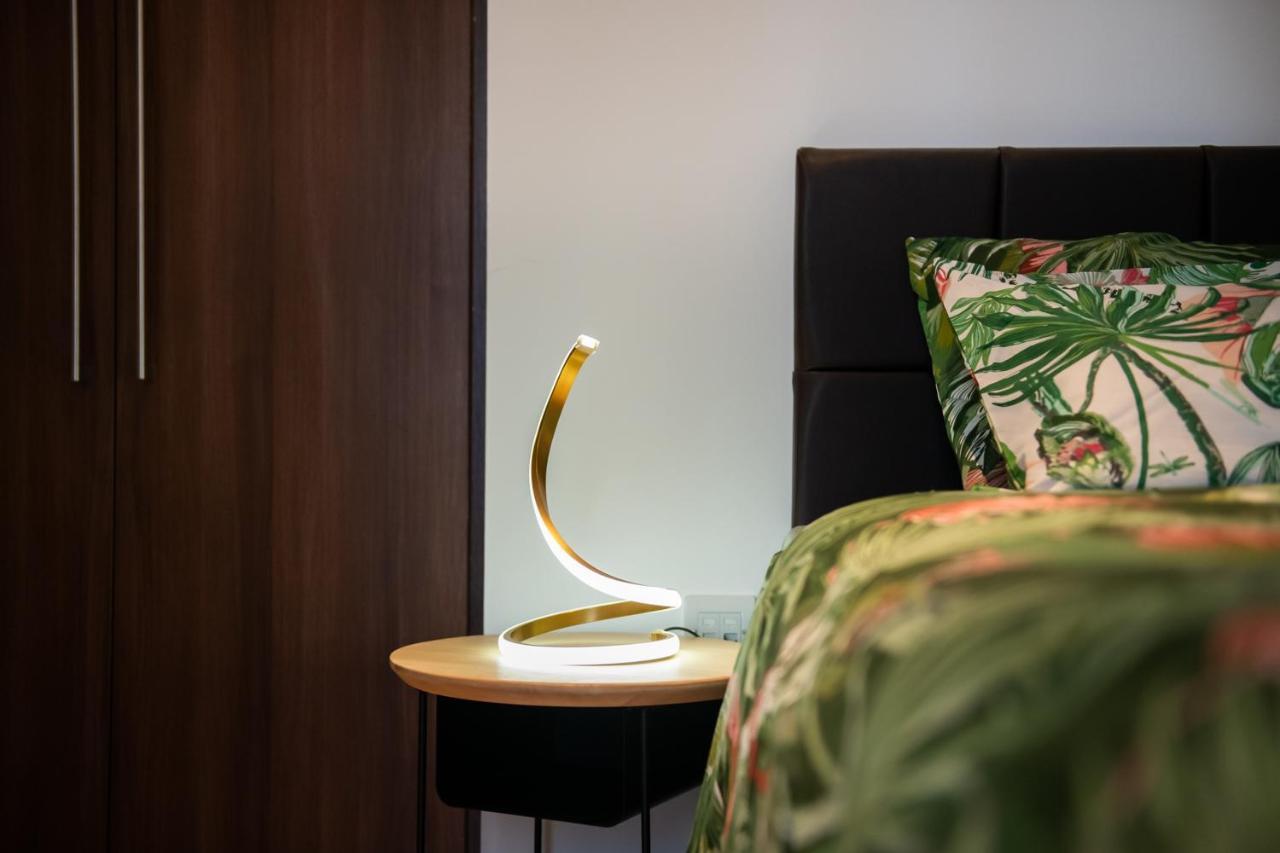 London Nino Apartments Экстерьер фото