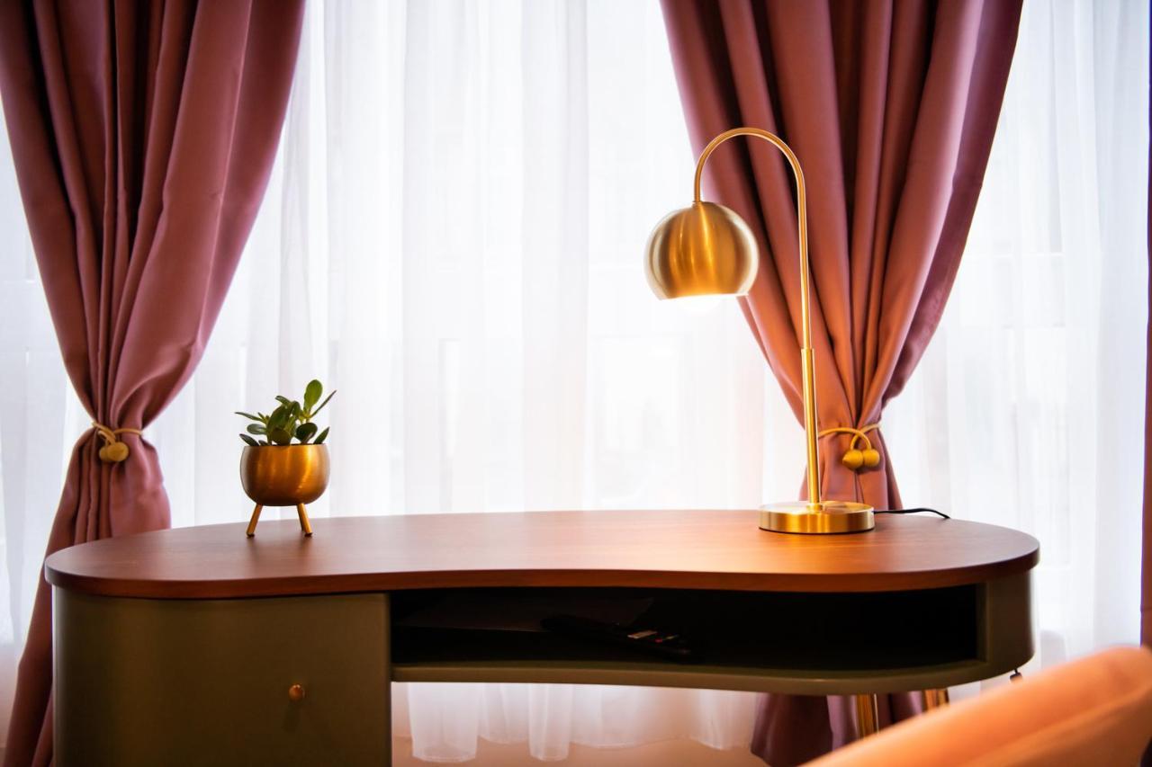 London Nino Apartments Экстерьер фото