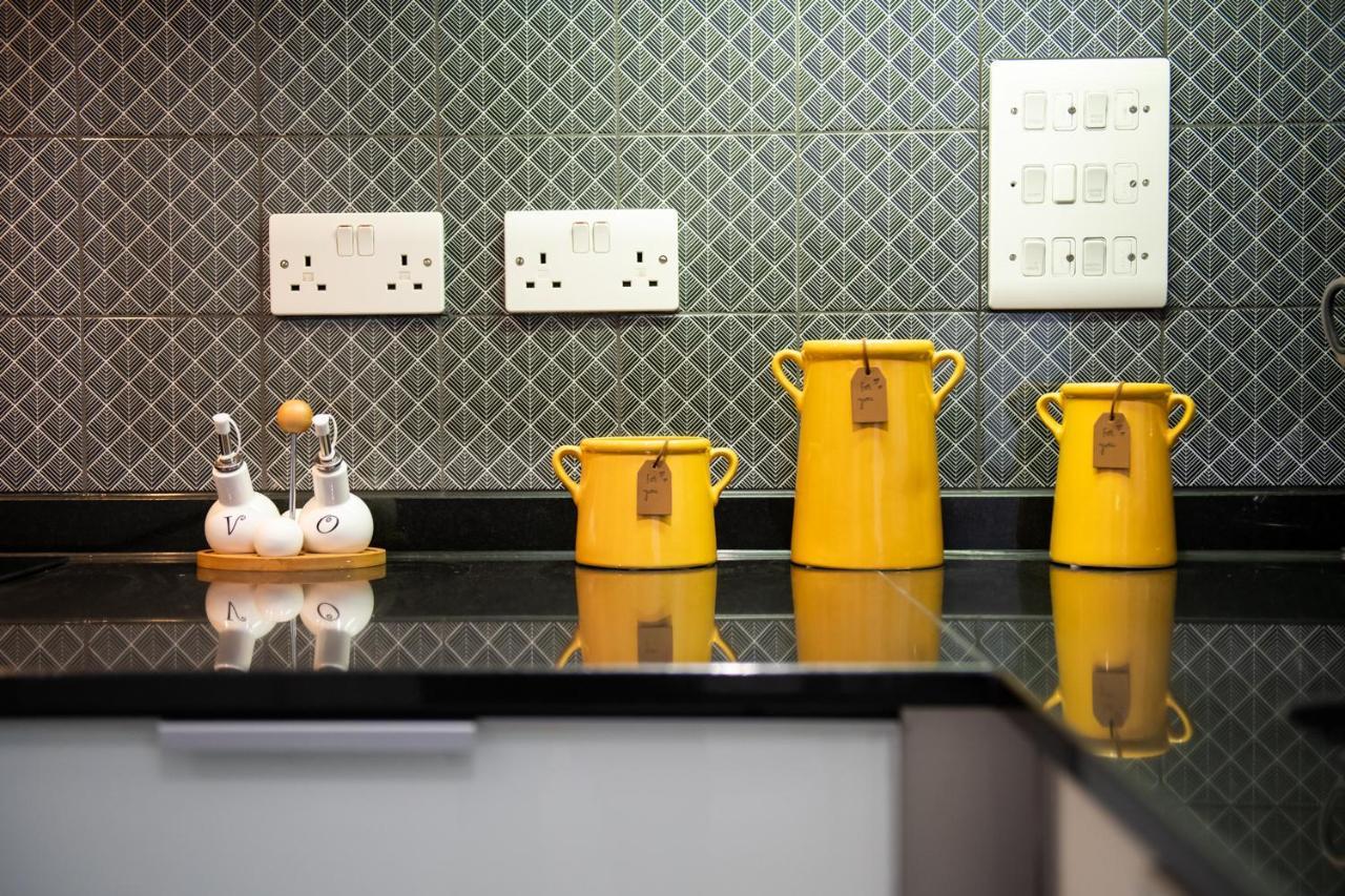 London Nino Apartments Экстерьер фото
